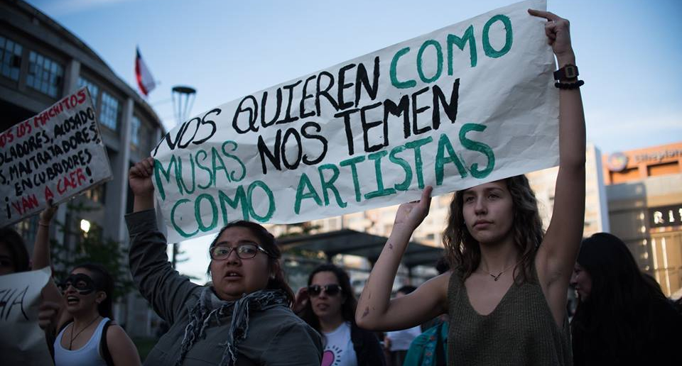 «Las calles son nuestras»: La muestra de fotógrafas feministas que remece a Concepción
