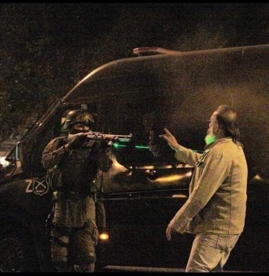 Hombre intentando dialogar